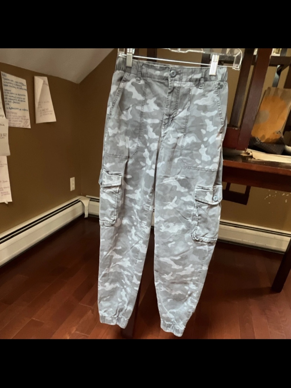 American Eagle Outfitters Gray Camouflage Cargo Pants Button Zipper Pockets